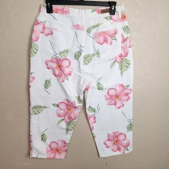 bill blass Denim - Bill Blass Vintage Magnolia Print on White Cropped Jeans 32" Waist (4761)